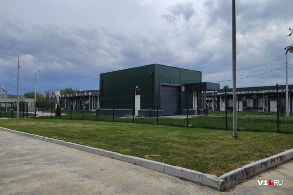 У инфекционного корпуса ни души У инфекционного корпуса ни души
