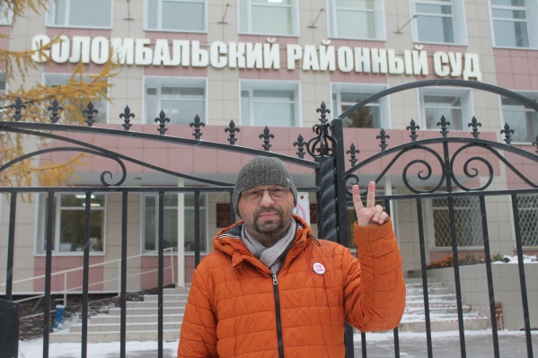 Если Дмитрий Секушин не сможет обжаловать решение суда, ему предстоит выплатить 1000 рублей за 3 картинки в интернете Если Дмитрий Секушин не сможет обжаловать решение суда, ему предстоит выплатить 1000 рублей за 3 картинки в интернете