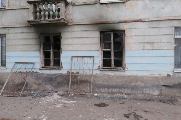 Огонь вспыхнул в квартире Огонь вспыхнул в квартире