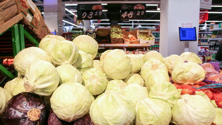 Капуста дешевеет стремительно, но сосиски и огурцы снова дорожают: новые данные о ценах в Башкирии