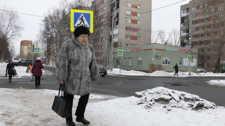 «Каждый день за окном — ДТП»: вопрос водителям — должен ли Новгородский быть главной дорогой?