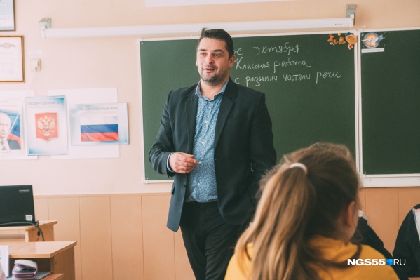 Владимир Савельев преподает русский язык и литературу в школе <nobr class="_">№ 63</nobr> Владимир Савельев преподает русский язык и литературу в школе <nobr class="_">№ 63</nobr>