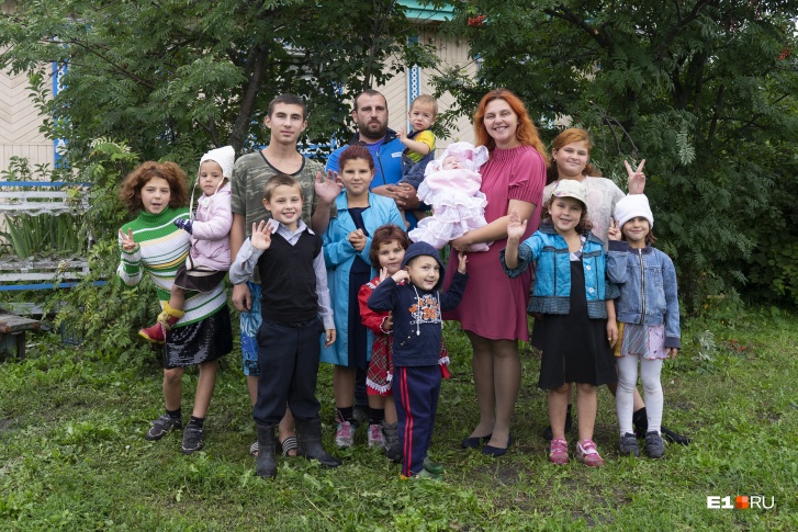 Екатерина Кириченко с мужем и 12 детьми были самой многодетной семьей Тугулымского района