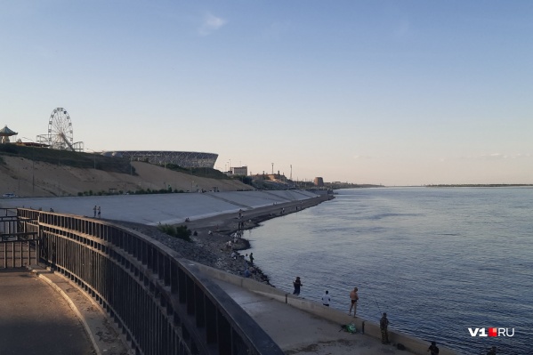 Студент прыгнул с плит в воду Студент прыгнул с плит в воду