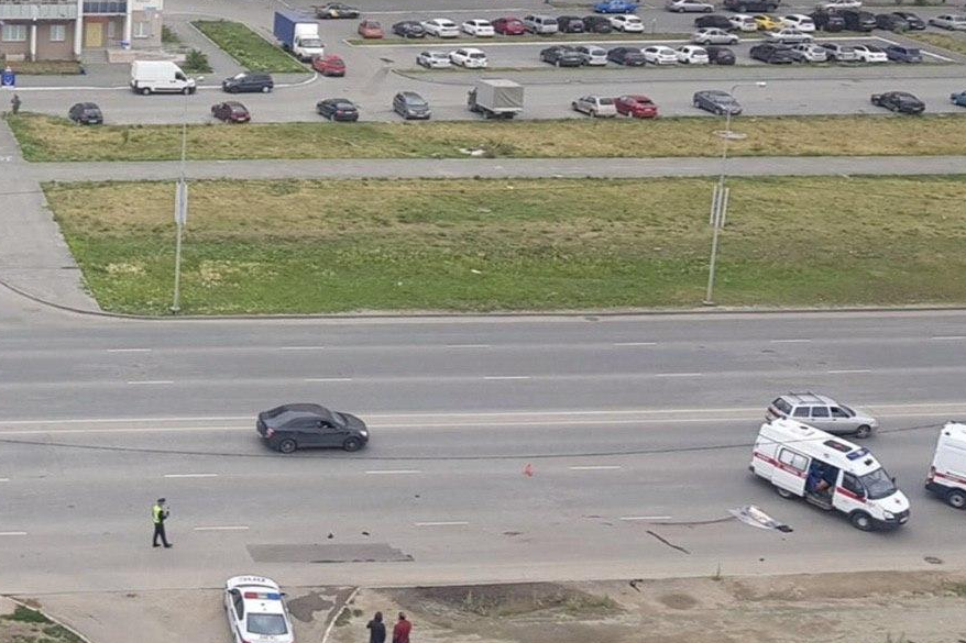 У сбившего пешехода «Лексуса» в результате аварии отлетело колесо У сбившего пешехода «Лексуса» в результате аварии отлетело колесо