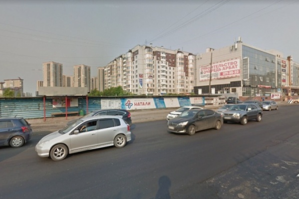 На этой площадке когда-то должна была появиться вторая очередь ТЦ «Арбат» На этой площадке когда-то должна была появиться вторая очередь ТЦ «Арбат»