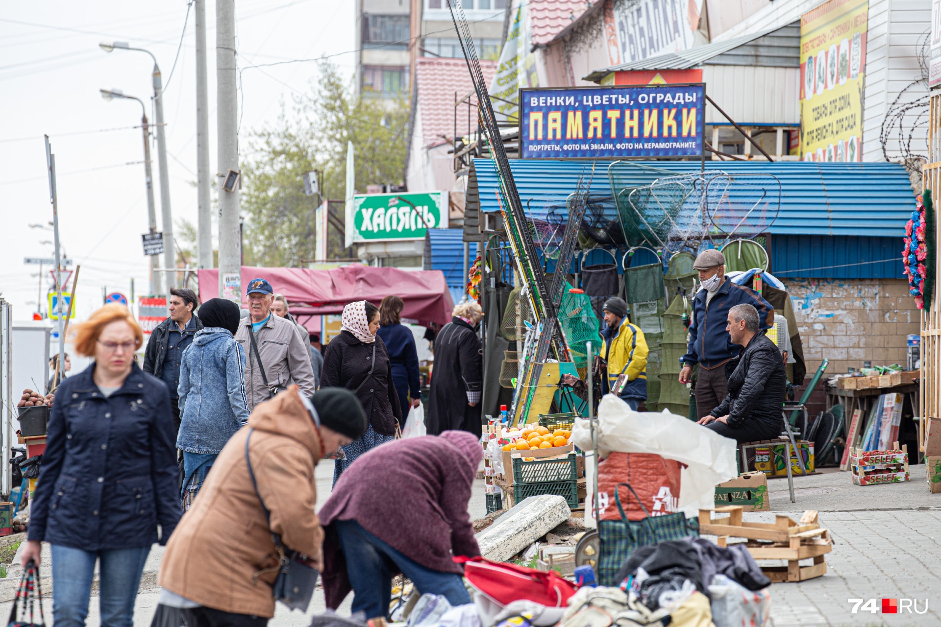 Тут же можно заказать памятники и ограды Тут же можно заказать памятники и ограды 