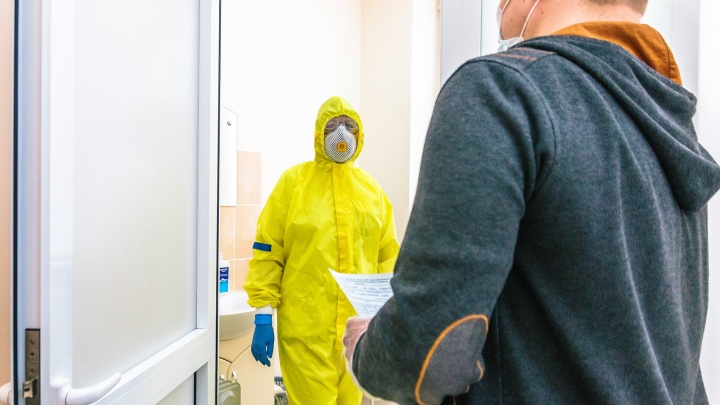 С начала пандемии коронавируса в Прикамье заразились 82 медика. Где они работали на момент инфицирования?