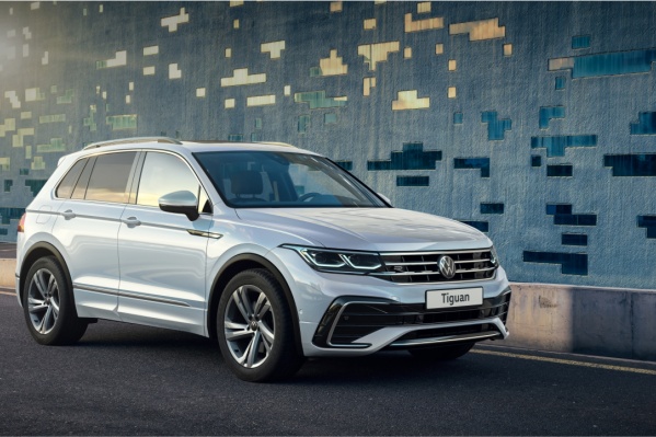 Новый Tiguan — это обновленный внешний дизайн и интерьер, 4 комплектации, 4 двигателя и богатый набор функционального оборудования Новый Tiguan — это обновленный внешний дизайн и интерьер, 4 комплектации, 4 двигателя и богатый набор функционального оборудования