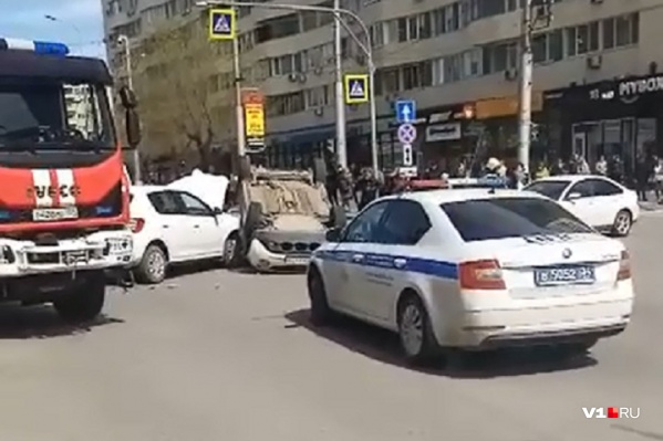 Кто виноват в ДТП, выясняют полицейские Кто виноват в ДТП, выясняют полицейские