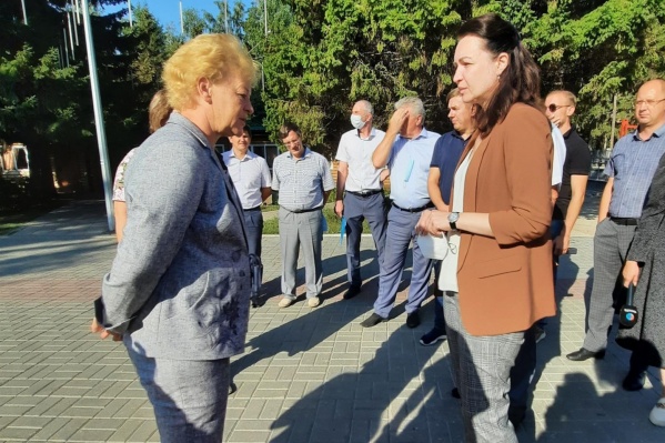 Мэр и спикер Горсовета совершили рабочий объезд в Советском административном округе Мэр и спикер Горсовета совершили рабочий объезд в Советском административном округе