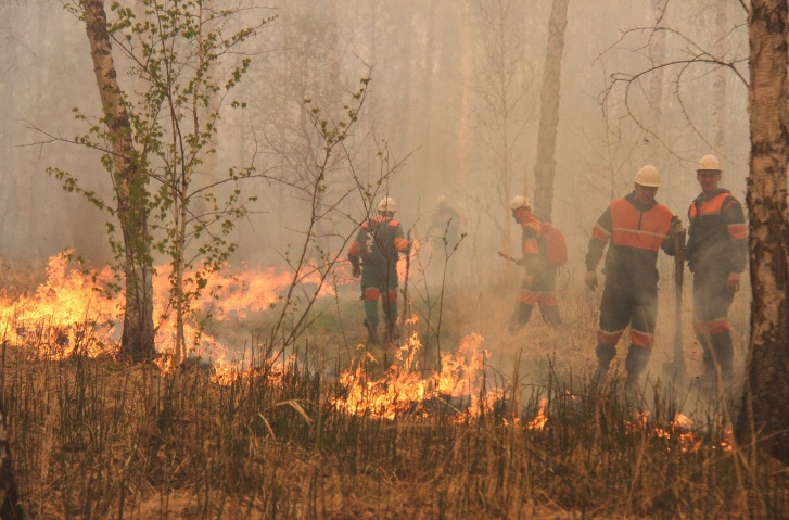 Спасателей перекидывают из одного района <nobr class="_">в другой —</nobr> везде сейчас очень нужна их помощь Спасателей перекидывают из одного района <nobr class="_">в другой —</nobr> везде сейчас очень нужна их помощь 