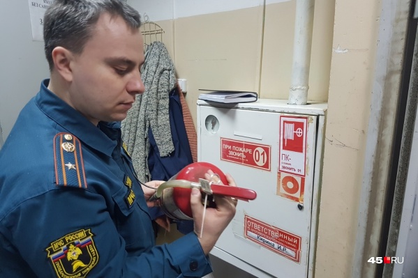 МЧС проверяет, соблюдаются ли противопожарные меры в торговых центрах Кургана МЧС проверяет, соблюдаются ли противопожарные меры в торговых центрах Кургана