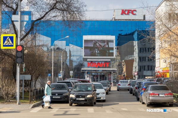 Проезд по Ленина будет значительно уже напротив «Кванта» Проезд по Ленина будет значительно уже напротив «Кванта»