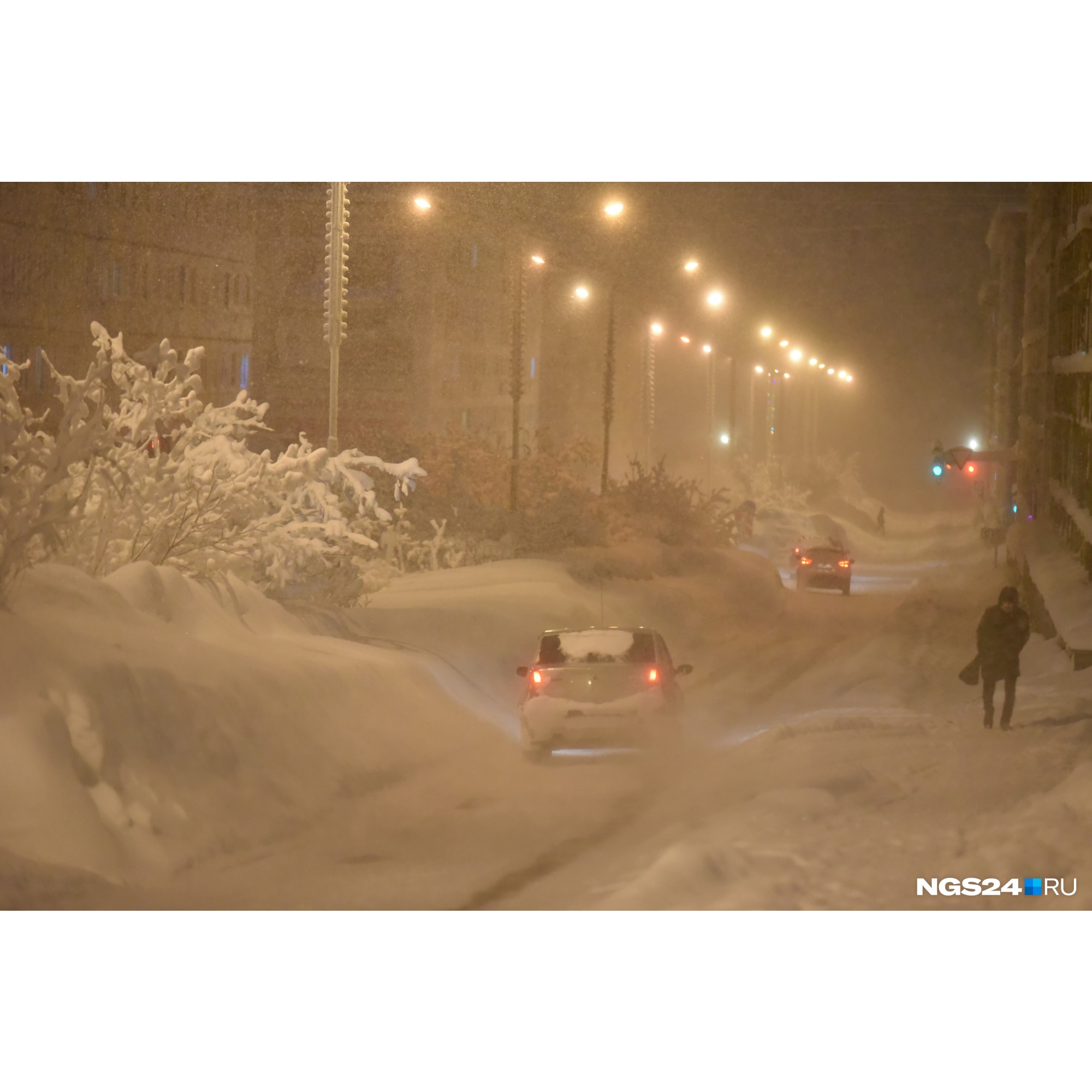 Норильск зимой. Чёрная Пурга в Норильске 2021. Норильск Мороз. Норильск 2009 год. Сугробы во дворах Норильска.