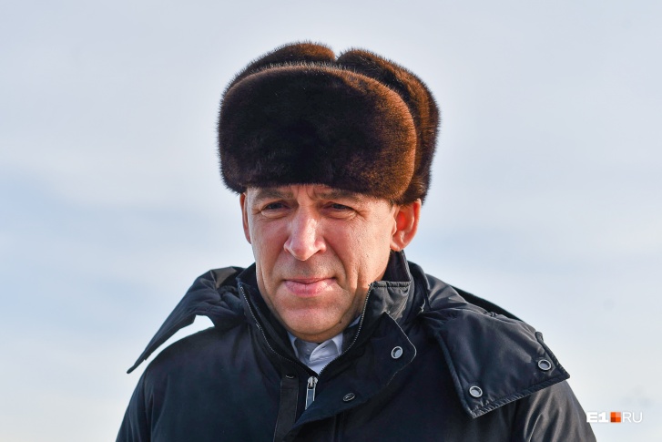 Евгений Куйвашев постепенно ослабляет режим 