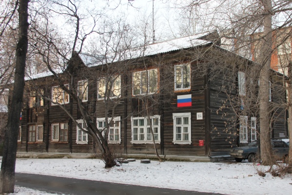 Здание было построено в 1946 году и признано аварийным в 2020 году Здание было построено в 1946 году и признано аварийным в 2020 году