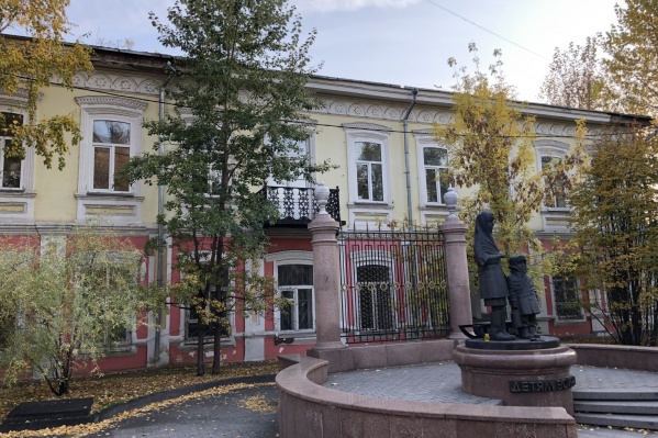 Особняк пустует несколько лет Особняк пустует несколько лет