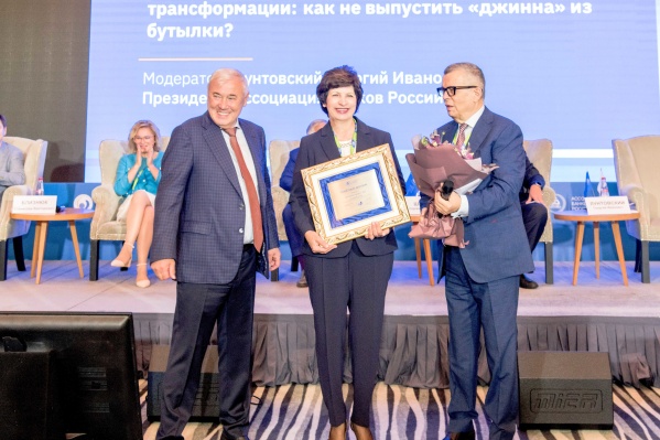 В работе форума приняла участие делегация банка «Кубань Кредит», которую возглавила председатель Правления Нина Чупрынникова В работе форума приняла участие делегация банка «Кубань Кредит», которую возглавила председатель Правления Нина Чупрынникова