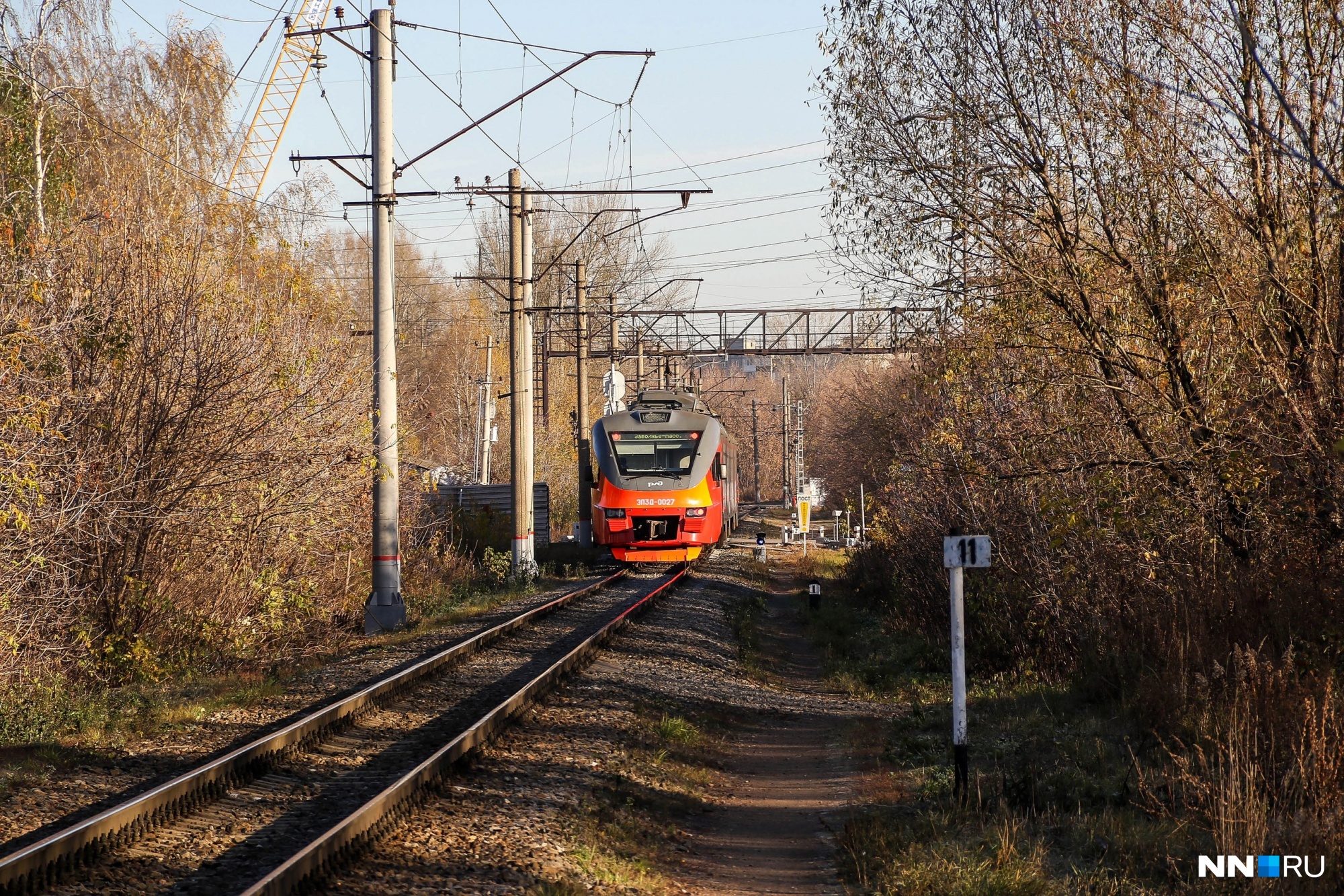 Погибли на месте: мужчина и мальчик попали под поезд в Шахунье