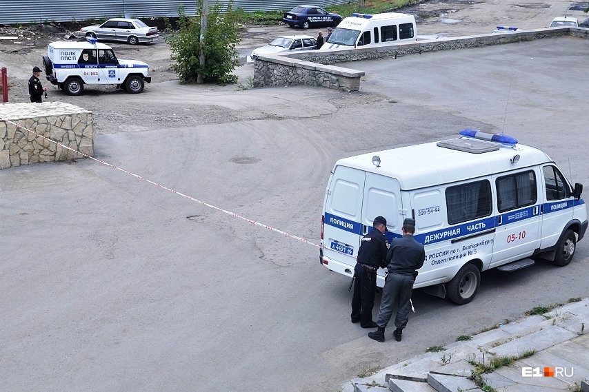 В Екатеринбурге полицейский покончил с собой в лесу во время дежурства