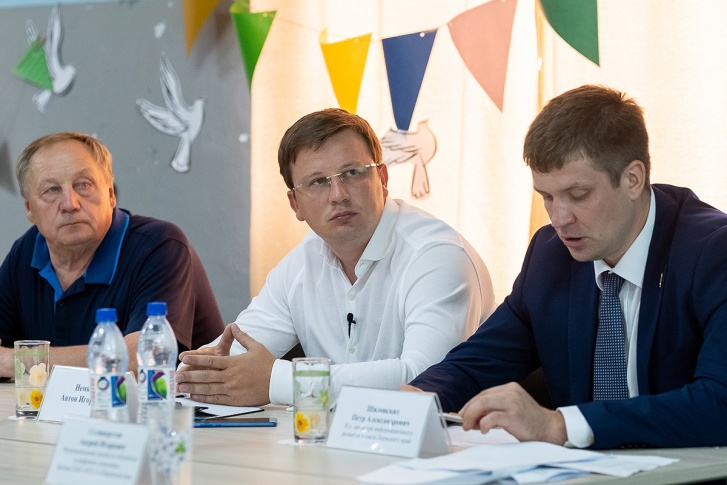 Участие в совещании приняли Антон Немкин, автор проекта «Цифровая долина Прикамья», и министр информационного развития и связи Петр Шиловских Участие в совещании приняли Антон Немкин, автор проекта «Цифровая долина Прикамья», и министр информационного развития и связи Петр Шиловских