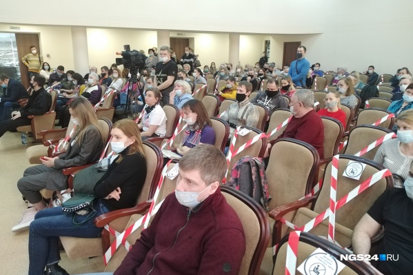 На очные слушания зарегистрировались сегодня 298 человек На очные слушания зарегистрировались сегодня 298 человек