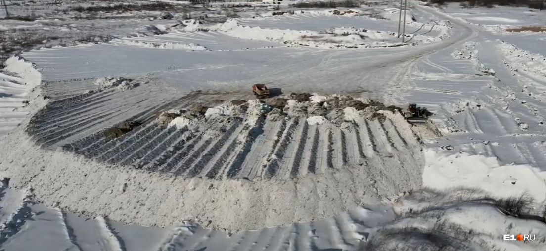 «Кладбище снега»: где умирают сугробы с улиц Екатеринбурга