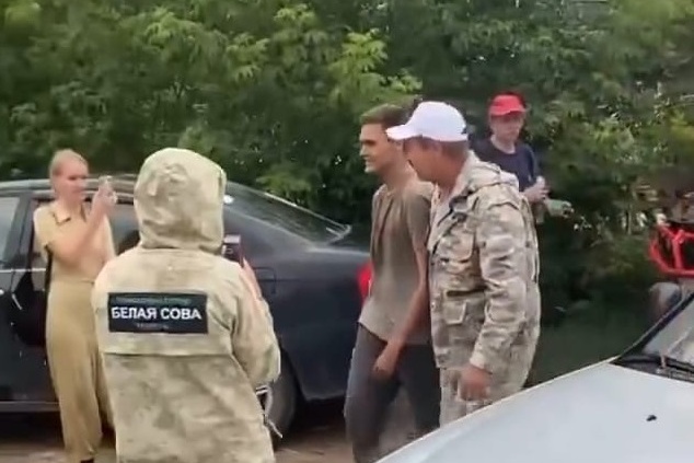 Платон счастлив оказаться дома. У людей, которые искали парня неделю, тоже с лиц не сходит улыбка Платон счастлив оказаться дома. У людей, которые искали парня неделю, тоже с лиц не сходит улыбка