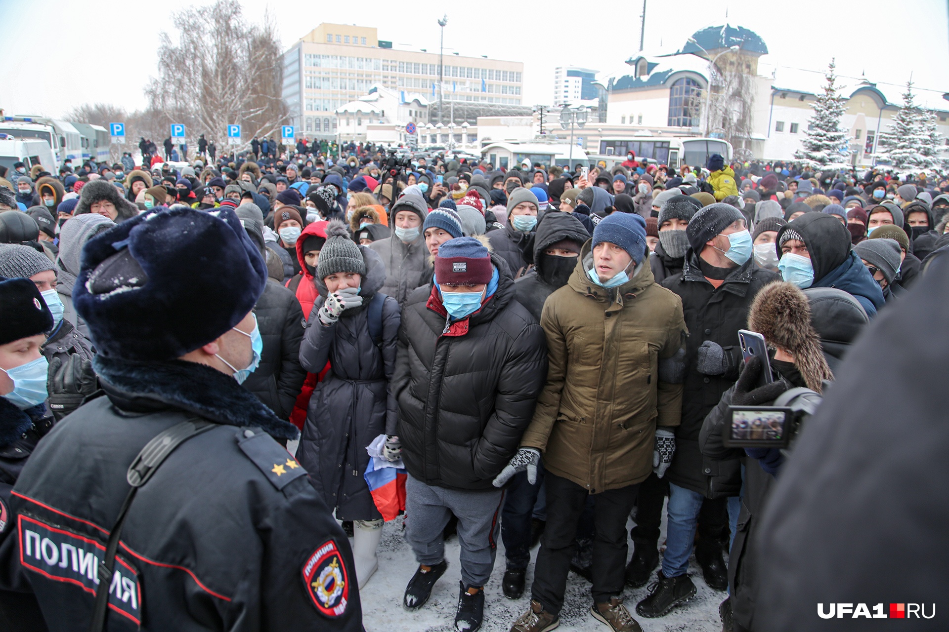 В половине шага от схватки В половине шага от схватки