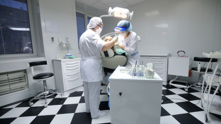Екатеринбурженка подхватила COVID-19 в больнице, куда попала из-за ЧП в стоматологии