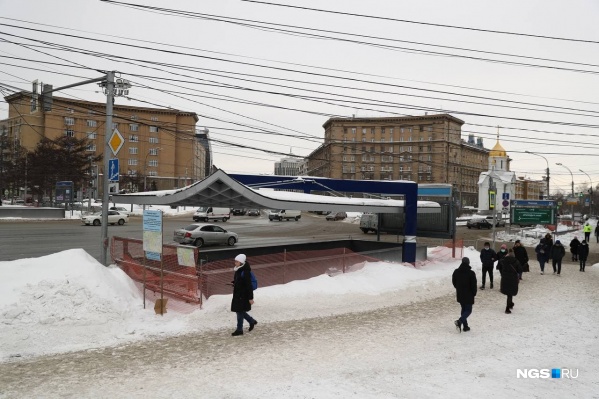 Одна из главных претензий к необычной конструкции в том, что она встала поперек вида на Закаменку Одна из главных претензий к необычной конструкции в том, что она встала поперек вида на Закаменку
