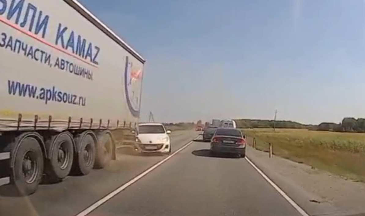 Смертельное ДТП с грузовиком на Тюменском тракте попало на видео
