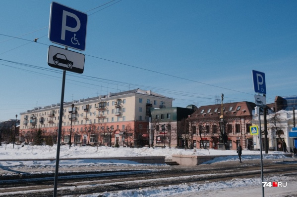 Новые знаки установили на улице Труда около Оперного театра, но не только Новые знаки установили на улице Труда около Оперного театра, но не только