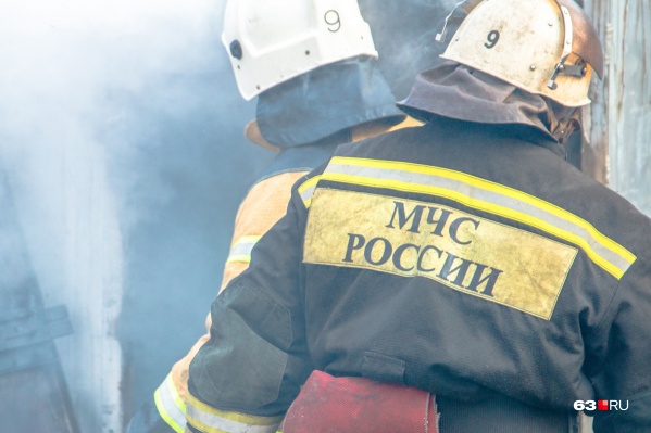 От МЧС России на месте происшествия задействовали <nobr class="_">18 человек</nobr> и <nobr class="_">5 единиц</nobr> техники От МЧС России на месте происшествия задействовали <nobr class="_">18 человек</nobr> и <nobr class="_">5 единиц</nobr> техники
