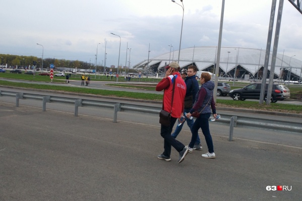 С остановок к стадиону придется дойти пешком С остановок к стадиону придется дойти пешком