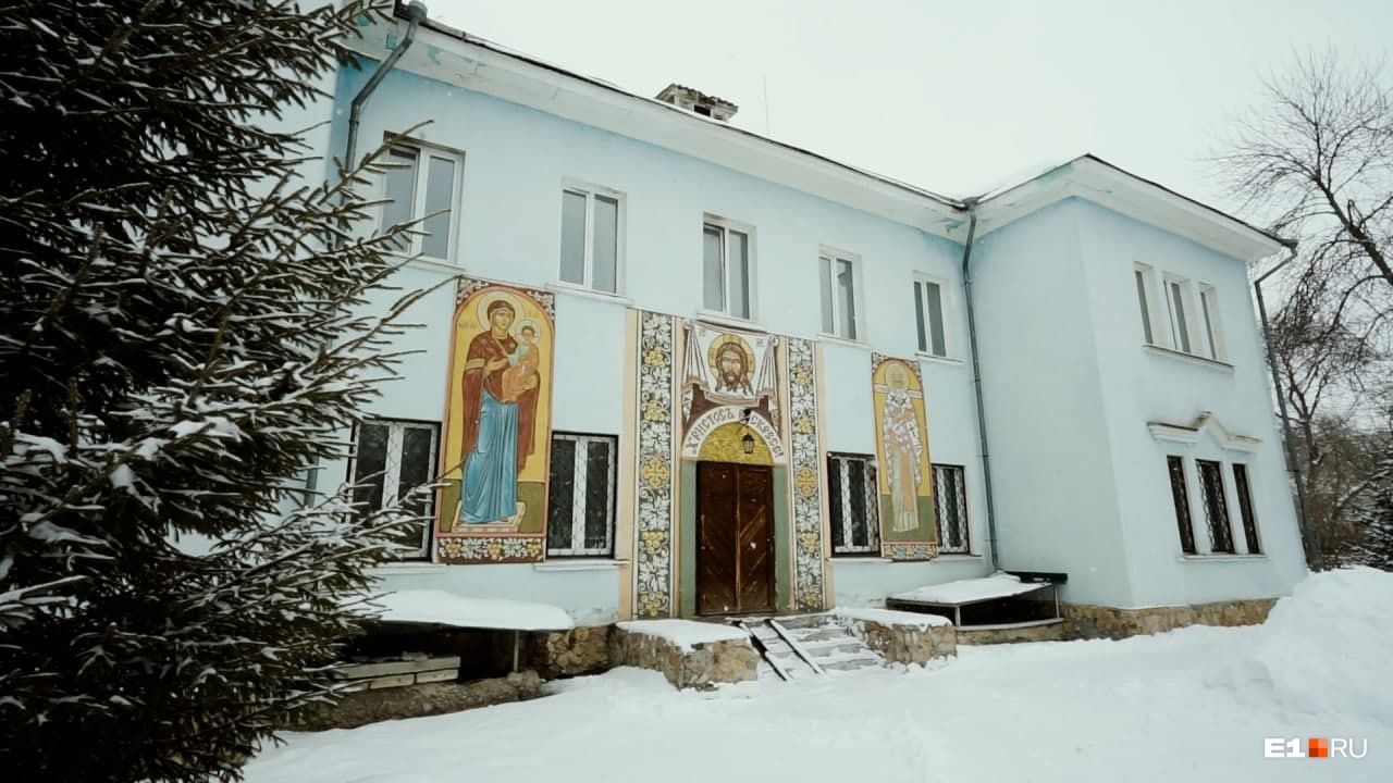 А в детском садике, куда ходил Андрей Рожков, теперь церковь. Мистика какая-то! 