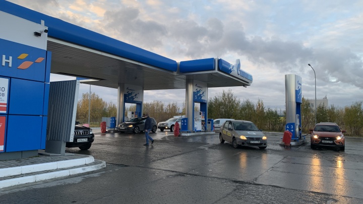 В Сургуте второй раз за неделю подорожает бензин