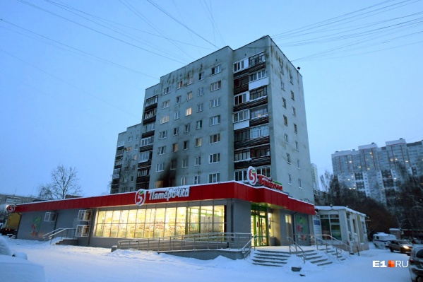 Пожар начался около трех часов ночи Пожар начался около трех часов ночи