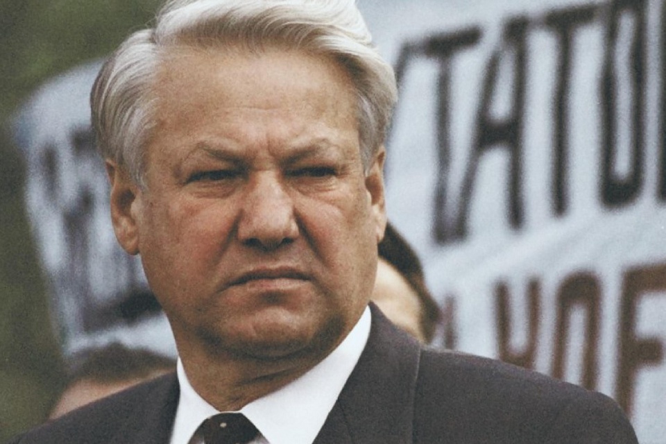 Будущий первый президент России Борис Ельцин в 1991 году стал оппонентом первого президента СССР Михаила Горбачёва. Их взгляды на судьбу Союза были противоположны