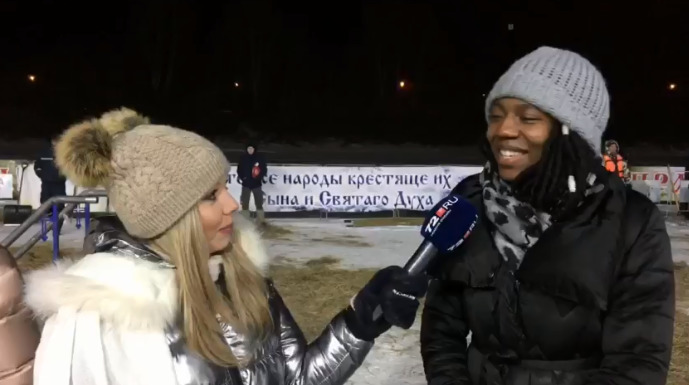 Девушка из Африки испугалась Девушка из Африки испугалась