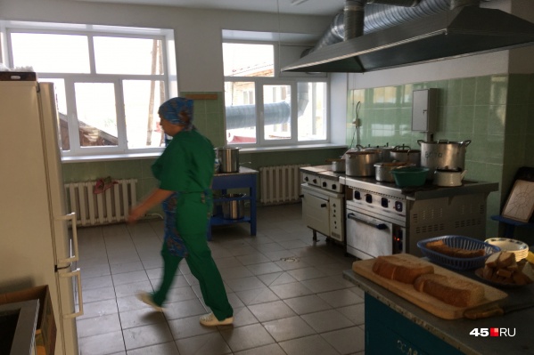На школьных кухнях Зауралья установлены 16 видеокамер На школьных кухнях Зауралья установлены 16 видеокамер