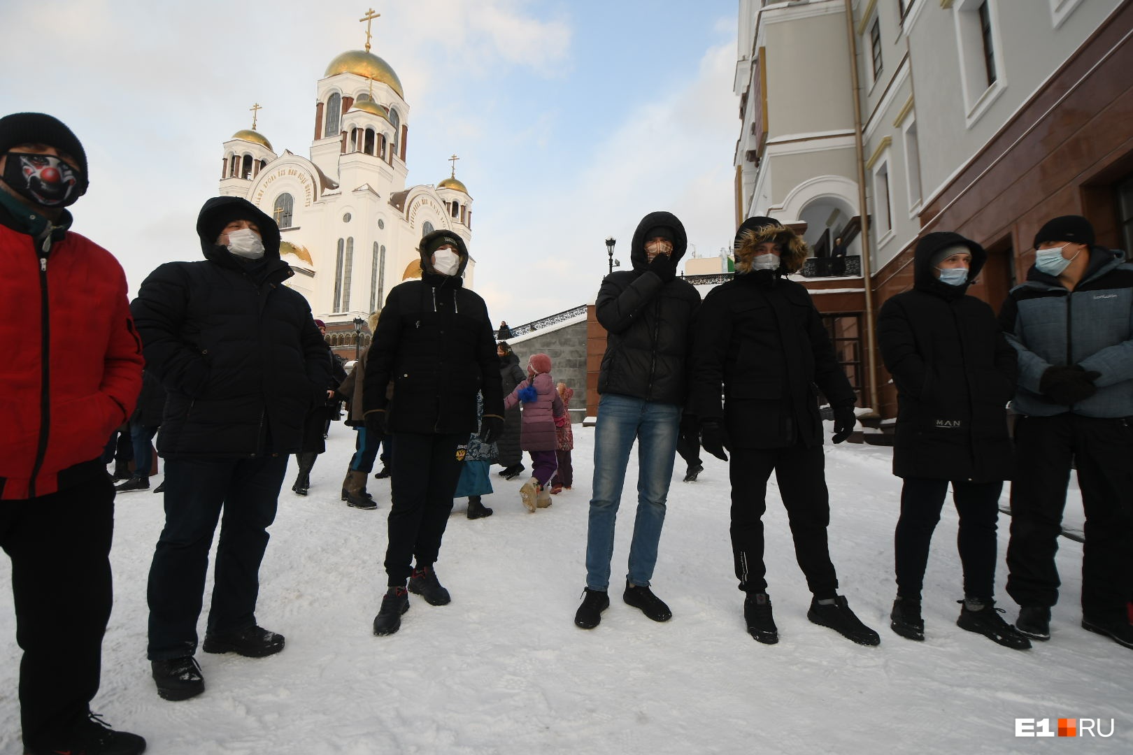 Полиция Екатеринбург у храма на крови