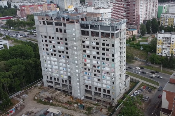14-этажное здание выглядит как большая коробка 14-этажное здание выглядит как большая коробка