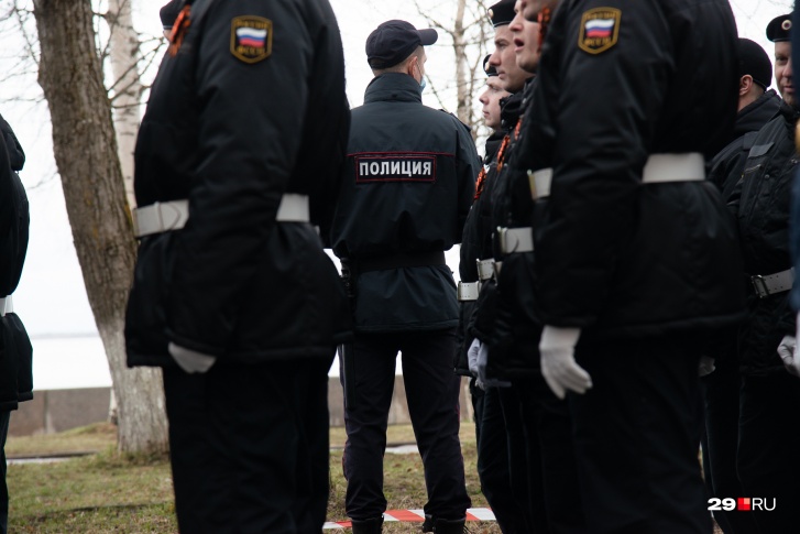 В Архангельске раскрывают лишь 49,6% преступлений В Архангельске раскрывают лишь 49,6% преступлений