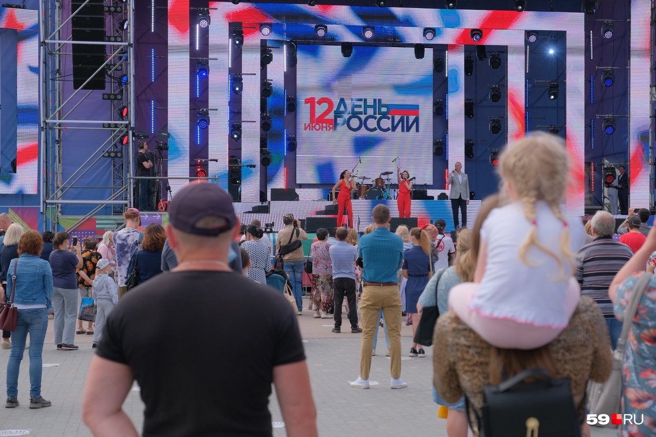 Публики всё больше и больше Публики всё больше и больше
