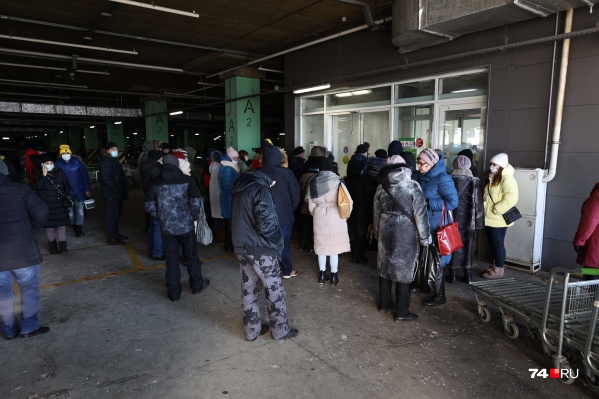 Днем в пятницу в ТРК сработала пожарная сигнализация Днем в пятницу в ТРК сработала пожарная сигнализация