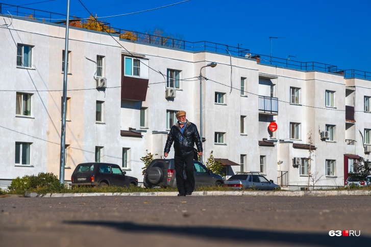 В Озерном живут и те, кто добровольно купил там квартиру, и переселенцы из аварийных домов В Озерном живут и те, кто добровольно купил там квартиру, и переселенцы из аварийных домов