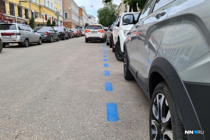 Водители могут увидеть синюю разметку на улице Пискунова