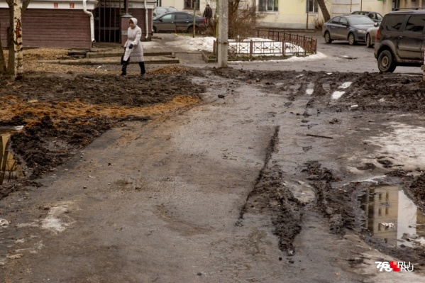 Тротуар в центре Ярославля Тротуар в центре Ярославля 